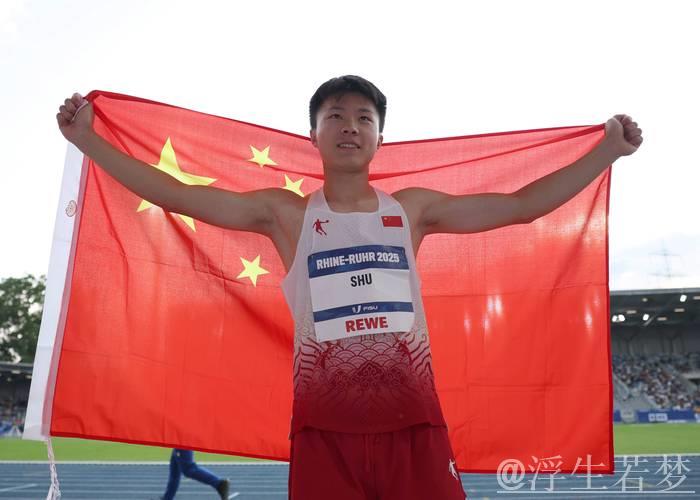 舒衡在雨停后勇夺男子跳远金牌